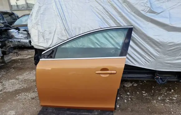 Volvo V40 Front door