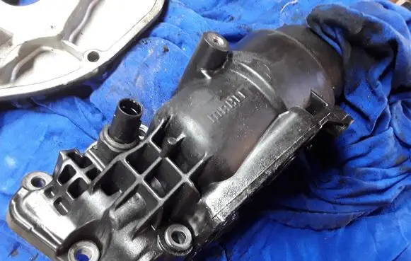 Hyundai ix35 Oil filter mounting bracket 264002A300