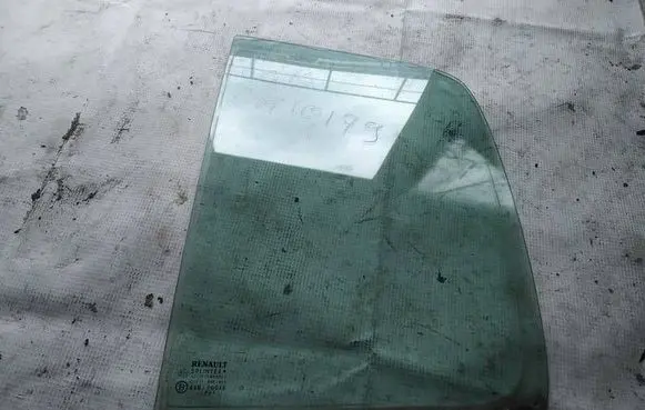 Renault Clio II Rear vent window glass as2