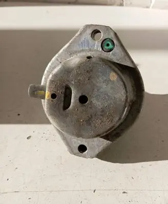Engine mount bracket