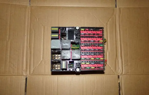 Ford Fusion Fuse module 4N1T14401FE