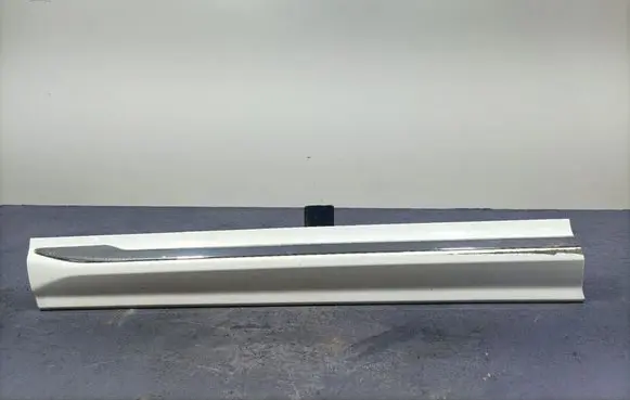 Volvo XC60 Foot area side trim 32208736