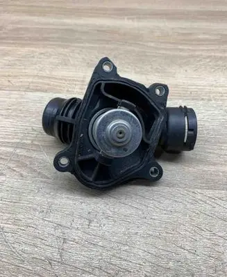 BMW 5 E60 E61 Thermostat 2248038