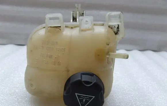 Mini One - Cooper Coupe R56 Coolant expansion tank/reservoir 17107539267 7539267