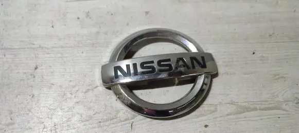 Nissan Qashqai Manufacturer badge logo/emblem 628904EA0B