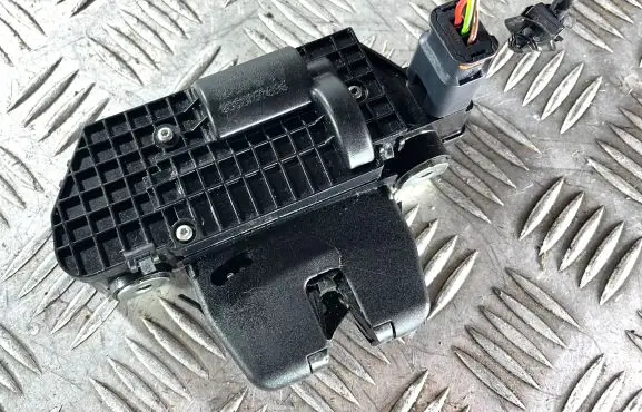 Loading door lock