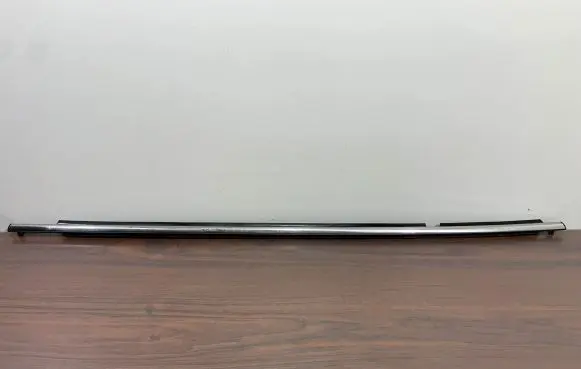 Toyota RAV 4 (XA40) Rear glass trim 