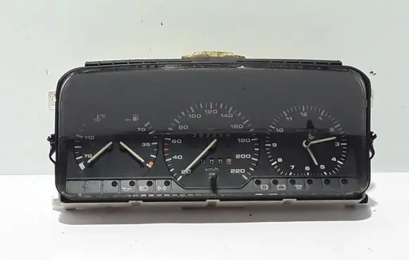 Volkswagen PASSAT B3 Speedometer (instrument cluster) 81117621