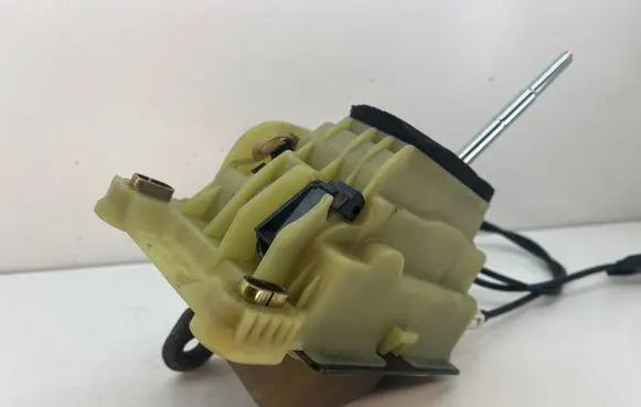 Mercedes-Benz C W203 Gear shifter/selector A2032675524