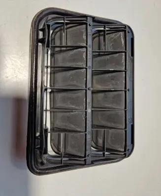 Renault Kadjar Quarter panel pressure vent 7700838358