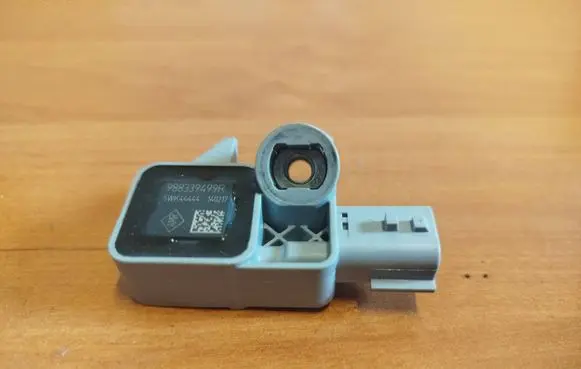 Renault Twingo III Airbag deployment crash/impact sensor 988339499R 5WK44444 140217