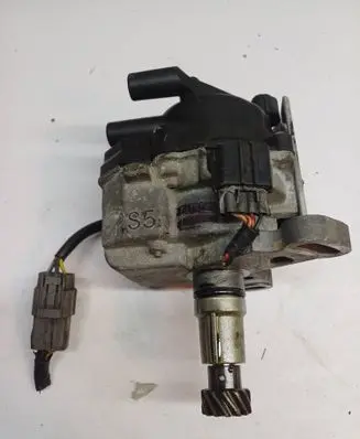 Mazda 626 Speedometer (instrument cluster) D4T9002 FS053301