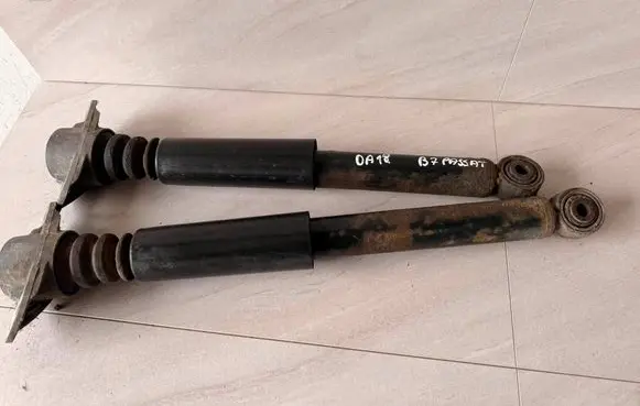 Volkswagen PASSAT B7 Rear shock absorber/damper 3C0512011CP