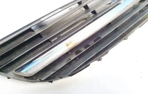 Nissan Almera Tino Front grill 62320bu00 9381m020
