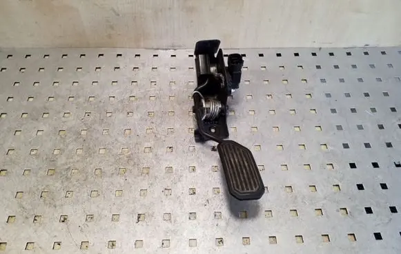 Toyota Avensis T250 Accelerator throttle pedal