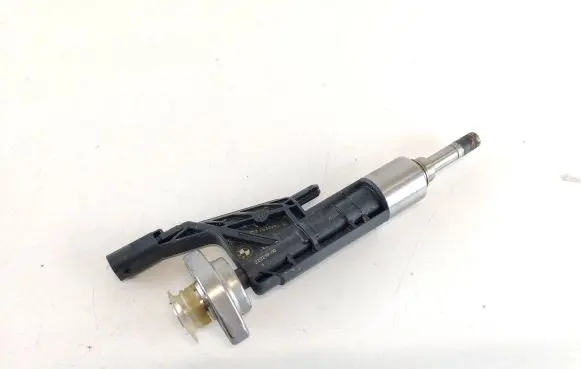 BMW 4 F36 Gran coupe Fuel injector 7639990