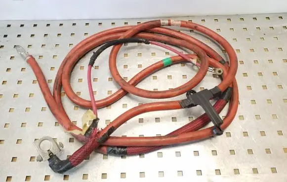 Chrysler 300 - 300C Positive cable (battery) 05087215AA