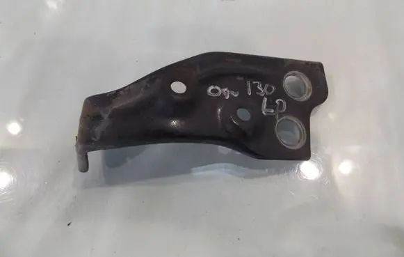 Hyundai i30 Fender mounting bracket