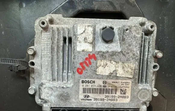 Hyundai ix35 Engine control unit/module 0281031420 391992ABB3