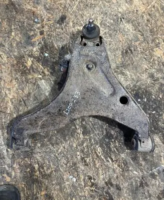 Mitsubishi L200 Front lower control arm/wishbone 