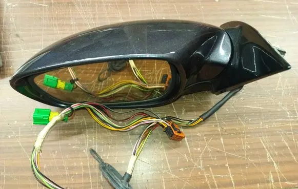 Front door electric wing mirror