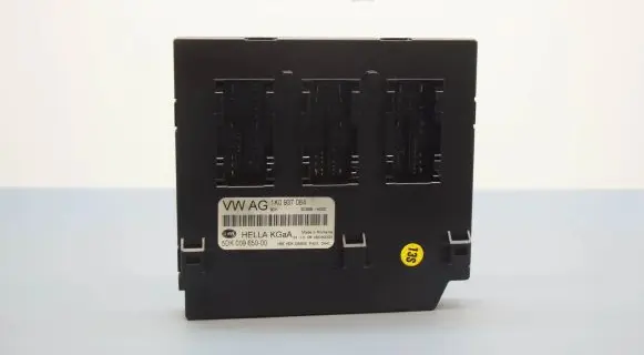 Volkswagen Golf VI Central body control module 5KD009650 1K0937084