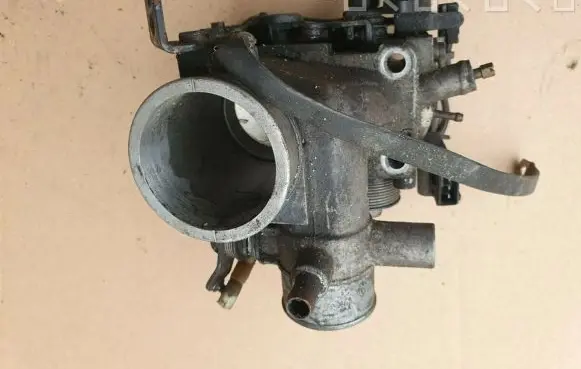 Volkswagen Golf II Throttle valve 037133063C 037133096