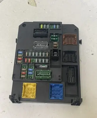 Citroen C4 II Fuse module 9665547480