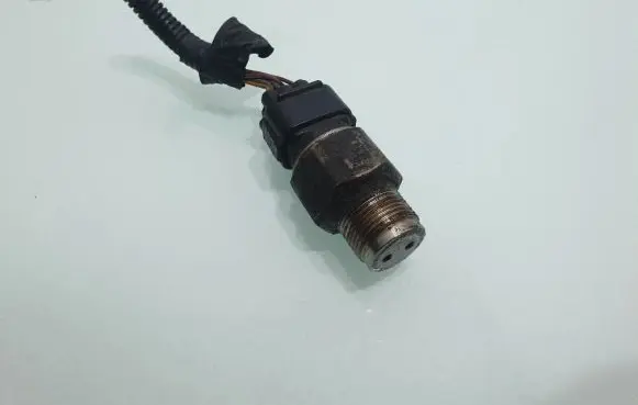 Toyota Corolla Verso AR10 Fuel pressure sensor 
