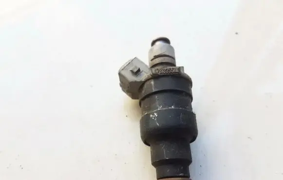 Audi A4 S4 B5 8D Fuel injector 078133551N