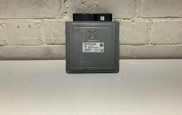 BMW 5 E60 E61 Engine control unit/module 7596019 DMEMSD81 5WK93728