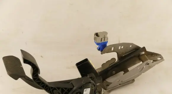 Ford Kuga II Accelerator throttle pedal F1DC9F836 AV612467