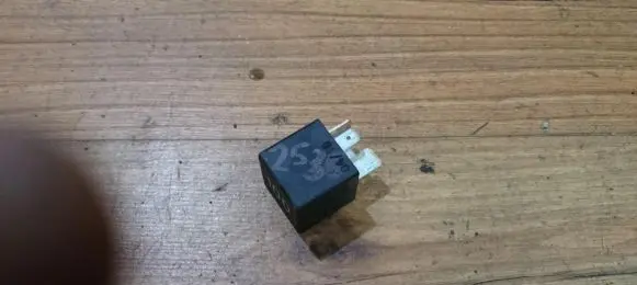 Skoda Octavia Mk2 (1Z) Other relay 7M0951253A 692.60