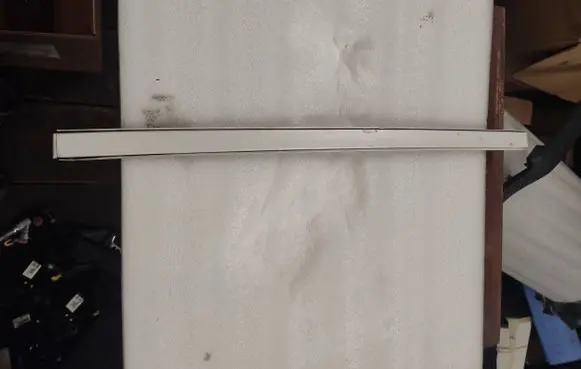 Roof trim bar molding cover