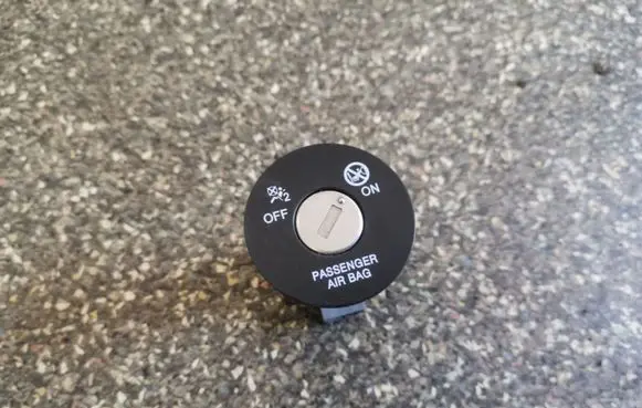 Hyundai Kona I Passenger airbag on/off switch 