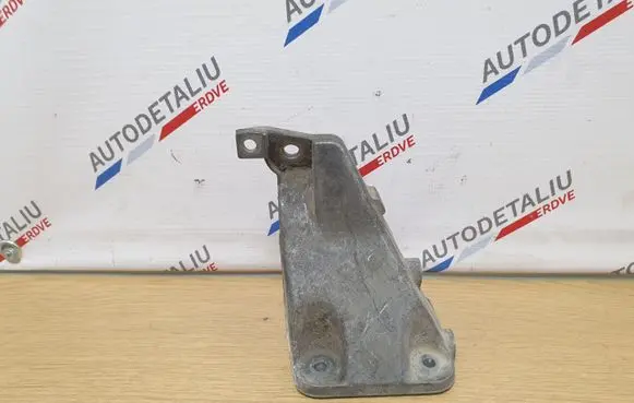 BMW 5 E34 Engine mounting bracket 1135764 11811135764 524TDS