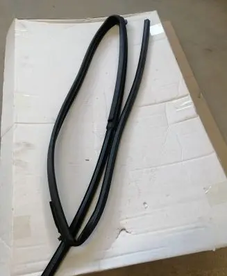 Toyota Yaris Rubber seal front door window/glass 70312