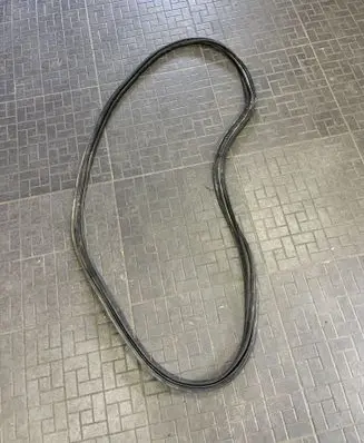Trunk rubber seal (body)