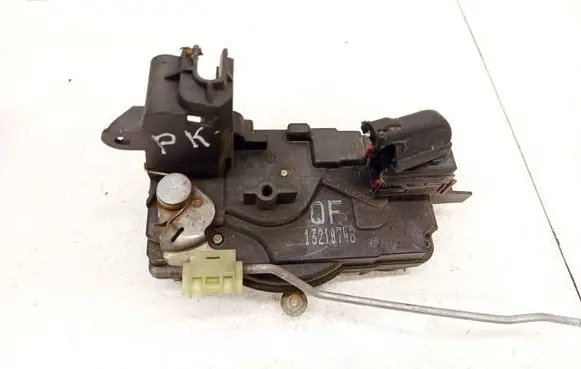 Opel Zafira B Front door lock 13210748