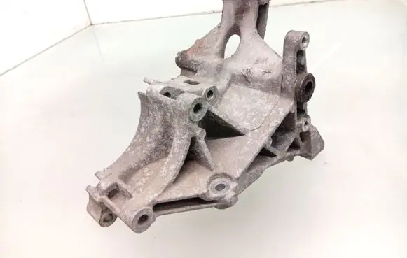 Volkswagen Sharan Generator/alternator bracket 028903143AB