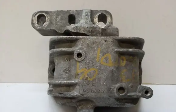 Audi A3 S3 A3 Sportback 8P Engine mount bracket 1K0199262 3618372