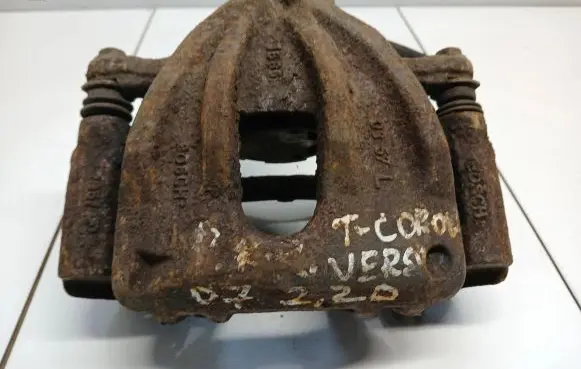 Toyota Corolla Verso AR10 Front brake caliper