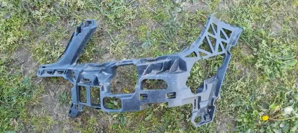 Mercedes-Benz C W204 Front bumper mounting bracket A2048854165