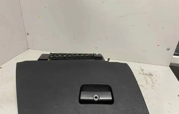 Glove box