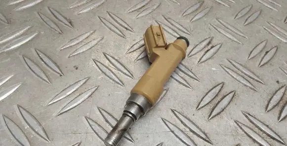 Toyota Prius+ (ZVW40) Fuel injector 232500T030