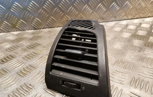 BMW 1 E81 E87 Dashboard air vent grill cover trim 7059188