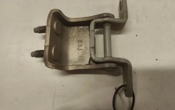 Suzuki Grand Vitara II Rear door upper hinge 63J UR63J