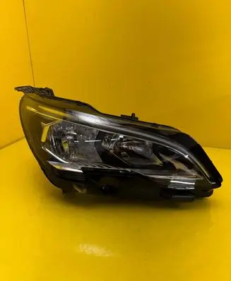 Peugeot 3008 II Headlight/headlamp 9810478080