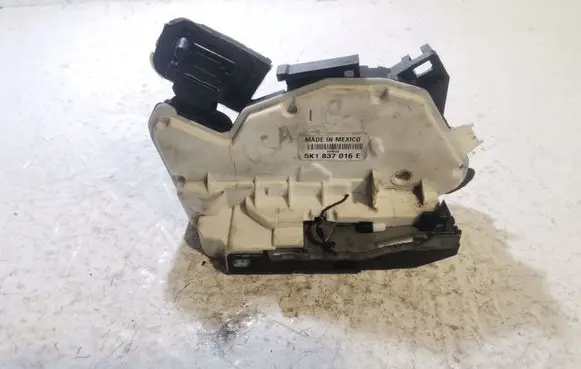 Volkswagen PASSAT B7 Front door lock 5K1837016E