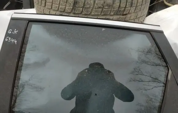 Mazda CX-7 Rear door window glass